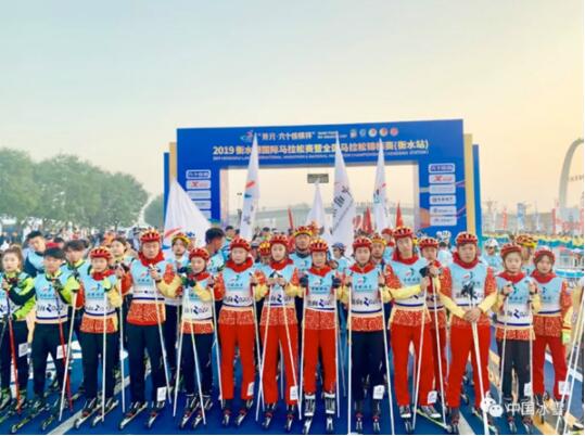 中国冰雪携手2019衡水湖国际马拉松赛 滑轮方阵精彩亮相